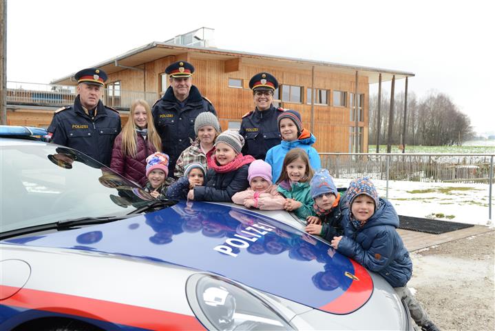 Sonneninsel Seekirchen: Polizei Porsche zu Besuch an Nikolo 2017