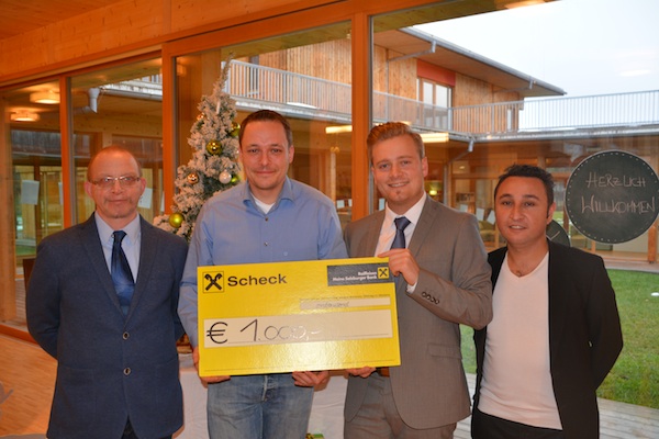 Der Sparverein Steinkrug Raiffeisen Henndorf spendet für die Sonneninsel